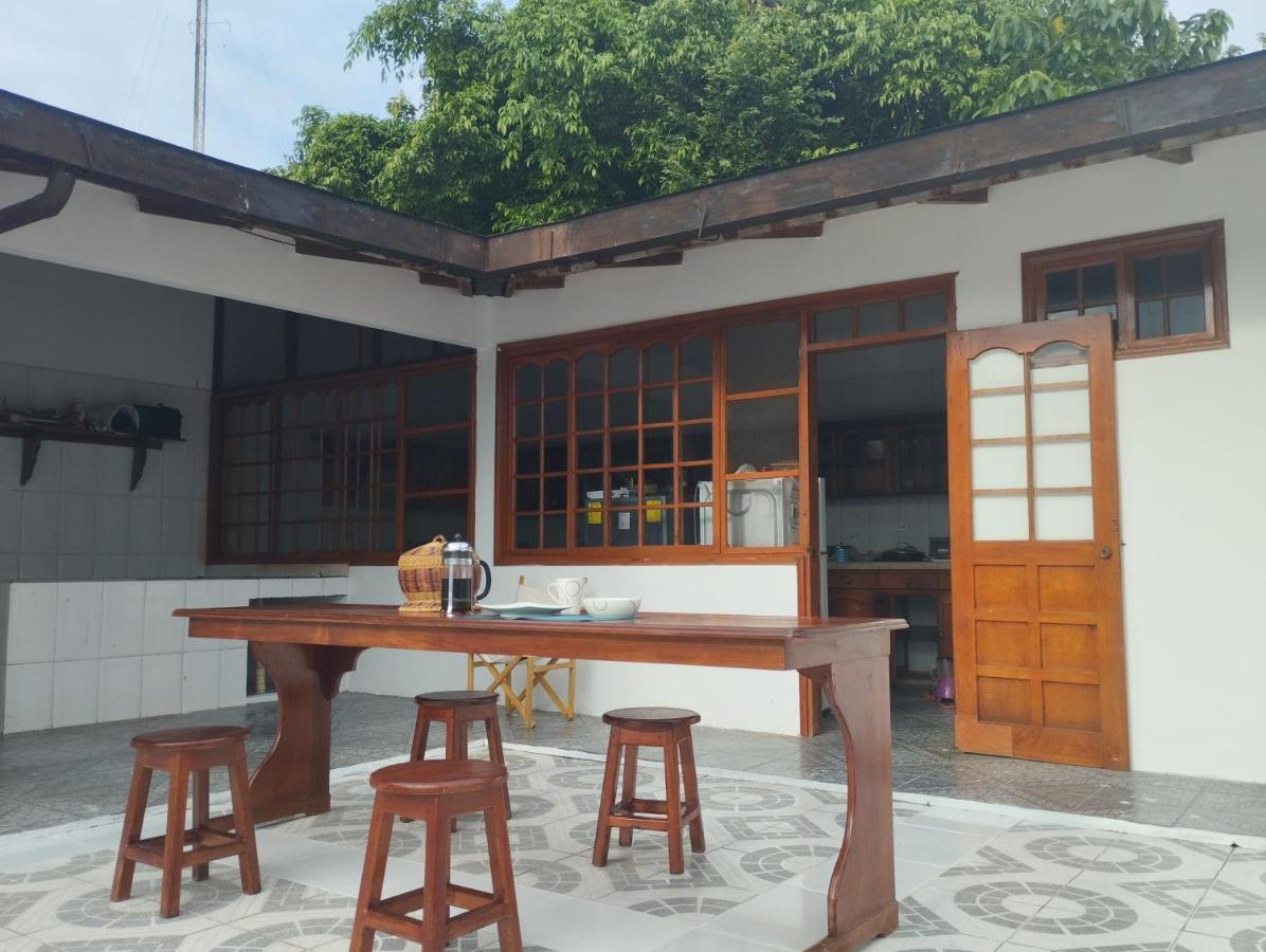 Leticias Guest House Exterior foto