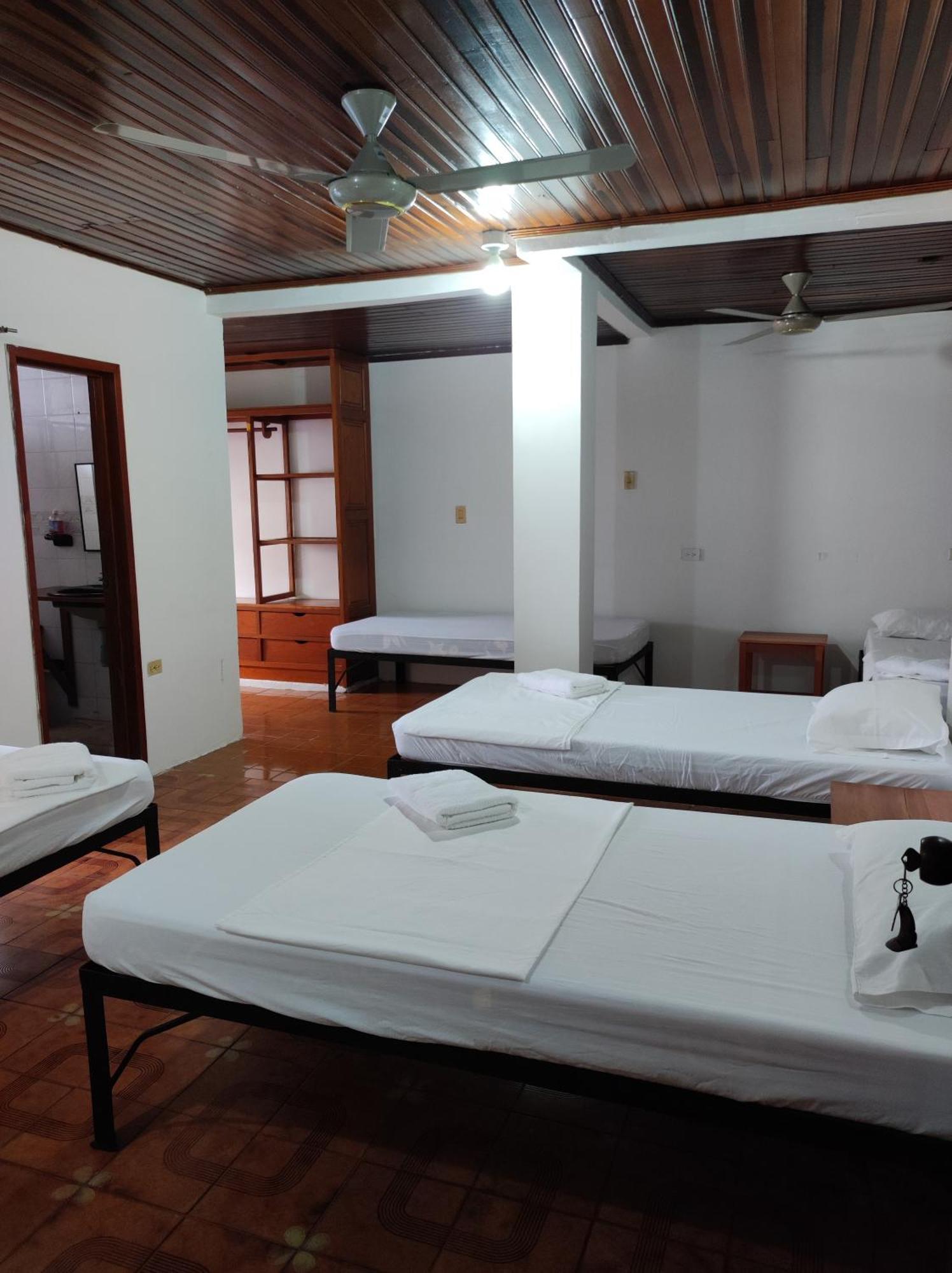 Leticias Guest House Exterior foto